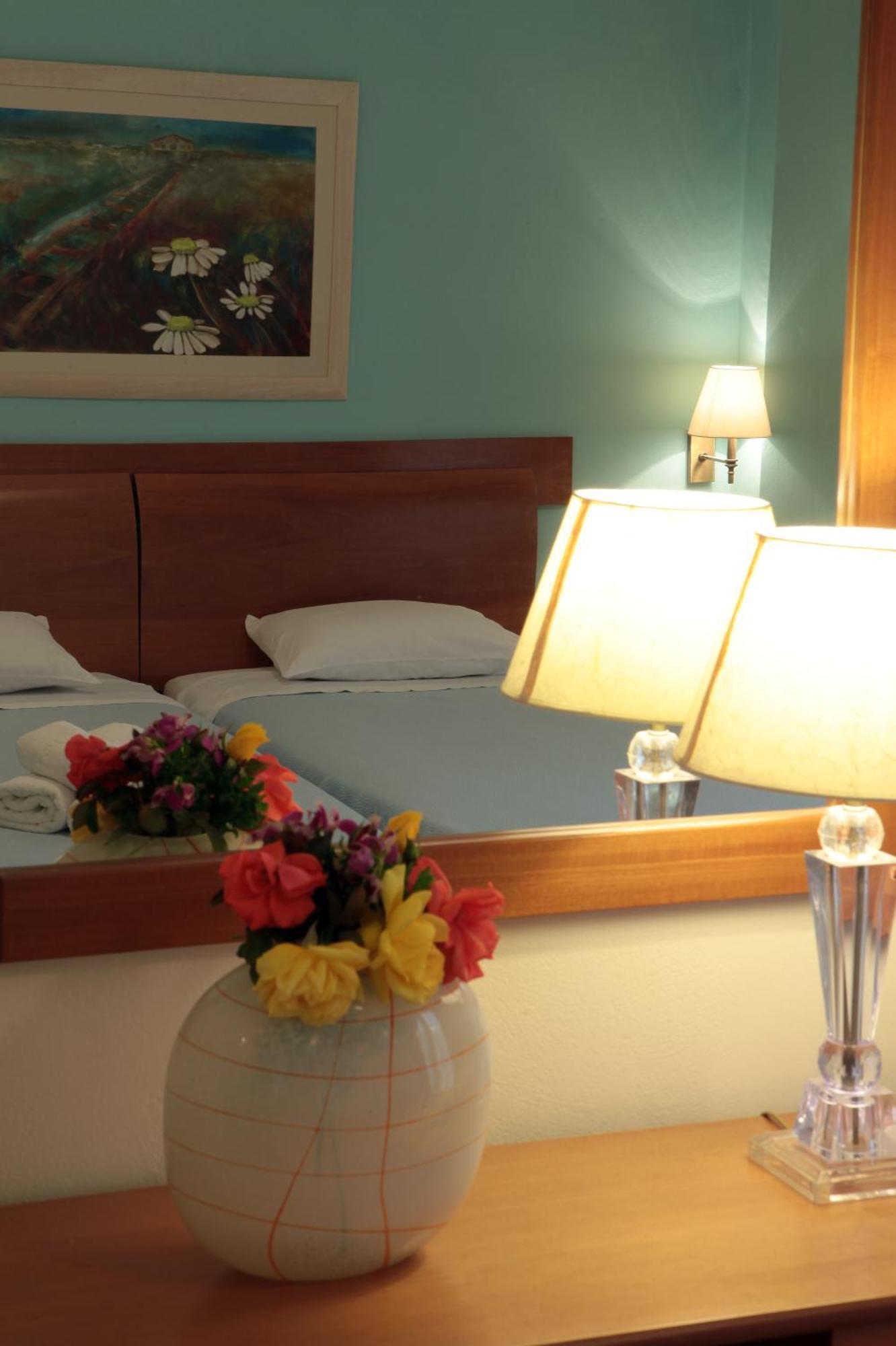 Kyniska Hotel Plítra Zewnętrze zdjęcie