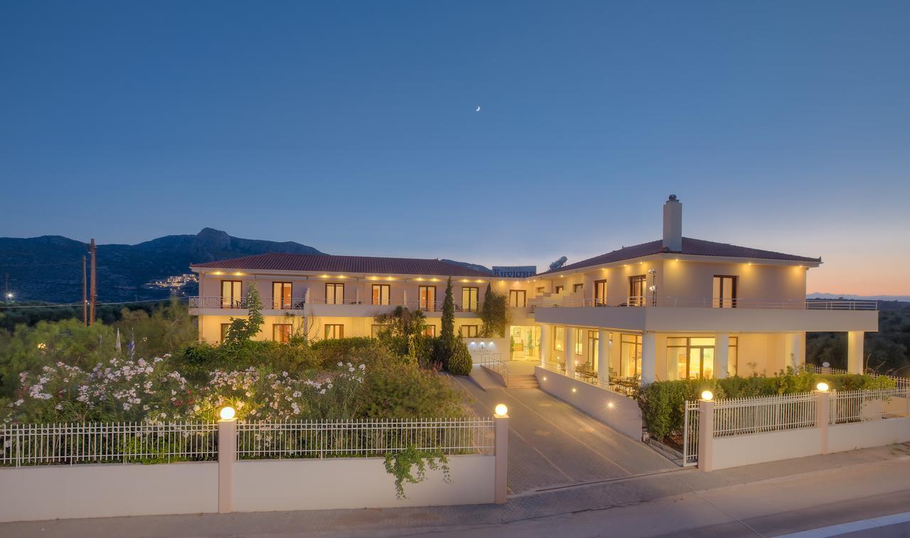 Kyniska Hotel Plítra Zewnętrze zdjęcie